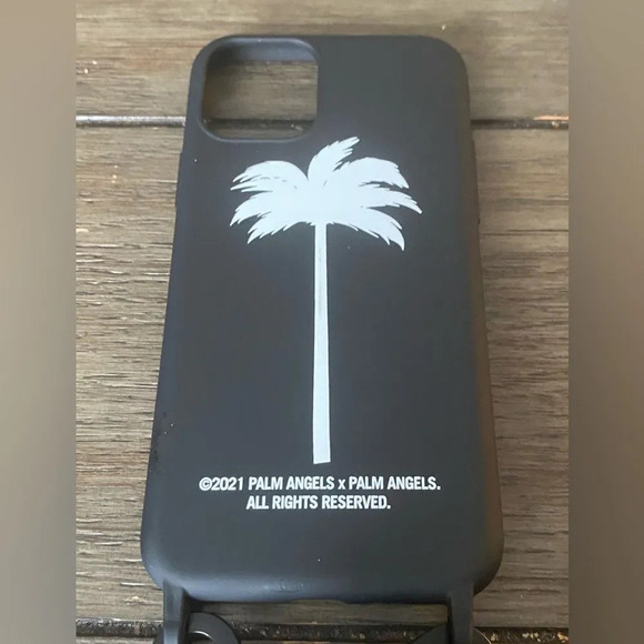 - Palm Angels
Palm Angels Black Palm Tree iPhone 11 Pro Case - Picture 2 of 7